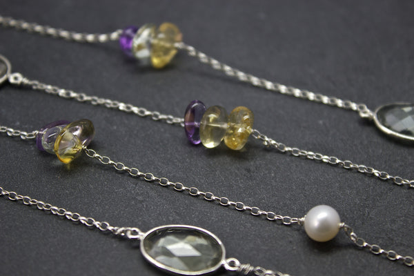 Chain with freshwater pearls and semi-precious stone chips