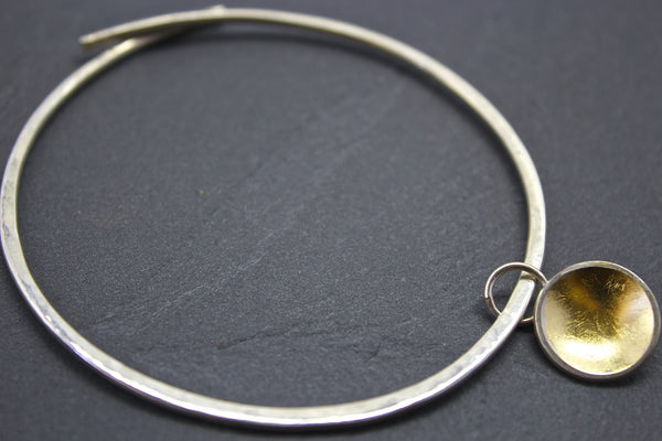 Bracelet with silver and gold leaf dome