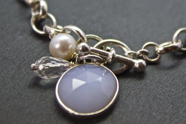 Bracelet with semi-precious stone ring and bar clasp