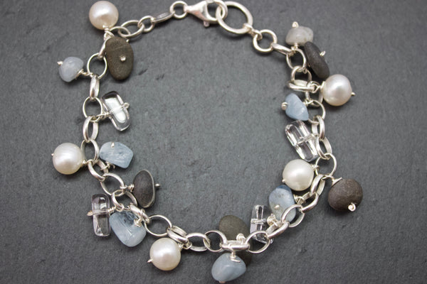 Bracelet with aquamarines and pebbles