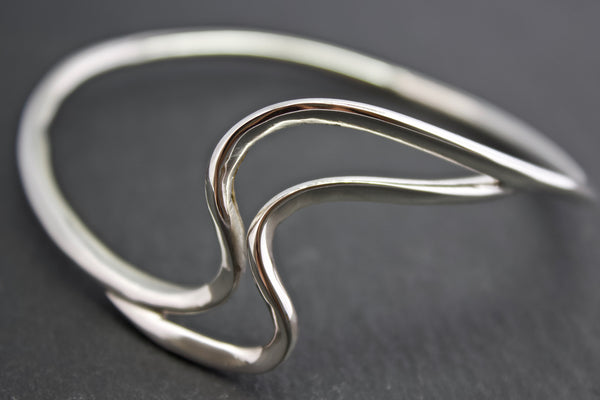 Bangle with silver waves