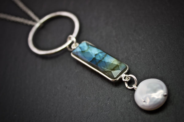 Pendant with silver set labradorite and pearl