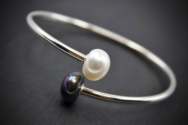 Bangle with pearls