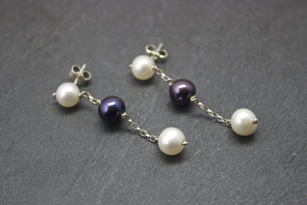 Earrings with three freshwater pearls