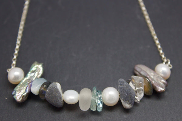 Necklace with semi-precious stones and pebbles