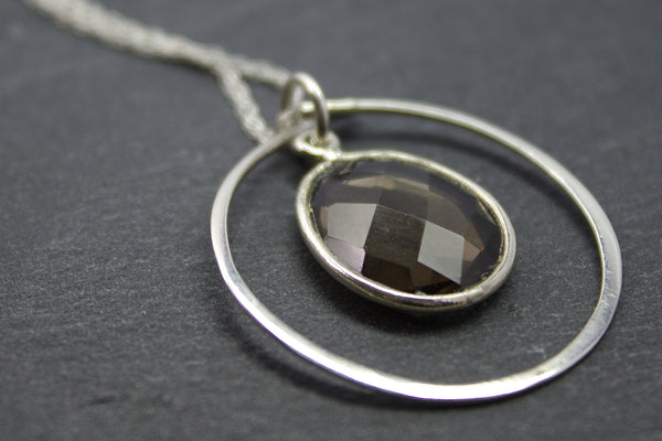 Pendant with circle and semi-precious stone