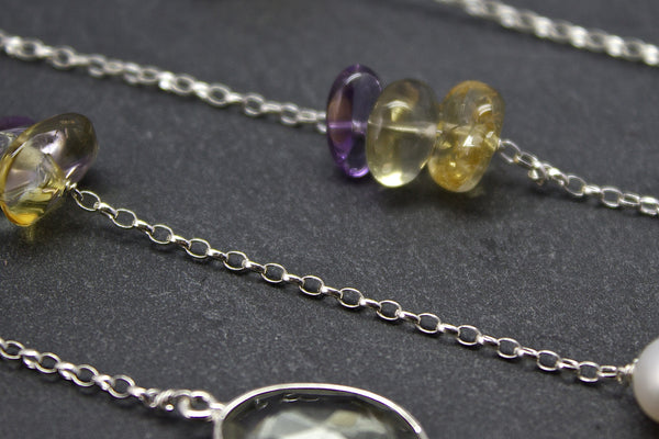Chain with freshwater pearls and semi-precious stone chips