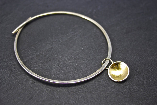 Bracelet with silver and gold leaf dome