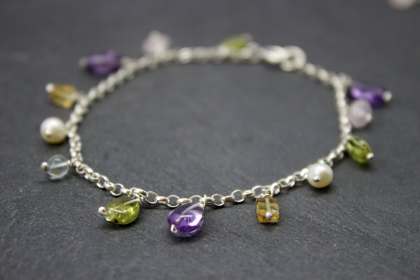 Bracelet with hanging semi-precious stones and pearls
