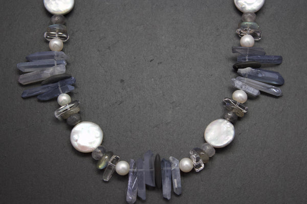 Necklace with quartz and pearls