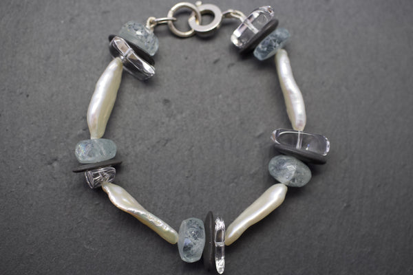 Bracelet with biwa pearls and aquamarines