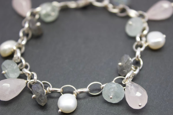 Bracelet with rose quartz and labradorite