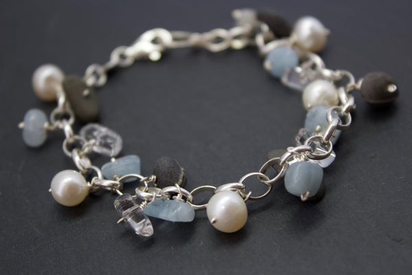 Bracelet with aquamarines and pebbles