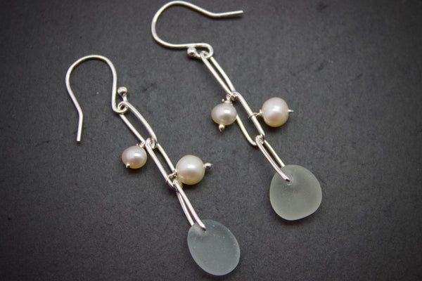 Earrings with pearls and sea glass