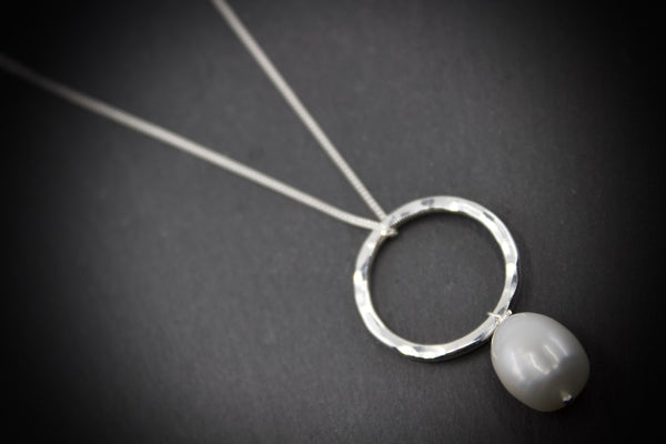 Pendant with hammered circle and drop freshwater pearl