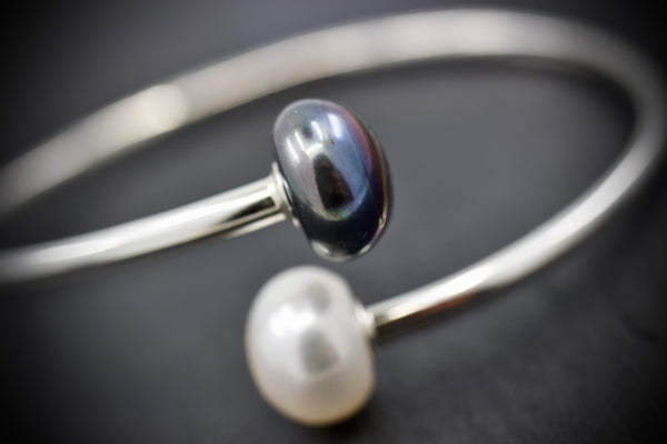 Bangle with pearls