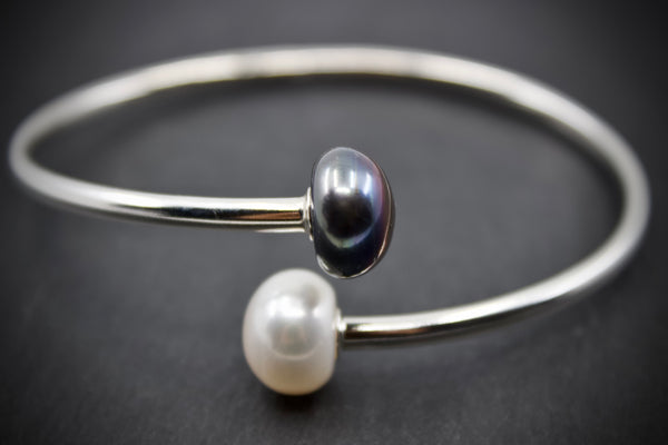 Bangle with pearls