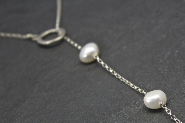 Pendant with three freshwater pearls