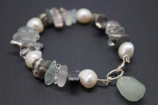 Bracelet with semi-precious stones and pebbles